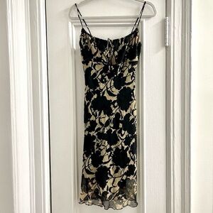 Vtg Vintage 90s / 2000s spaghetti strap tan and black floral / pattern dress